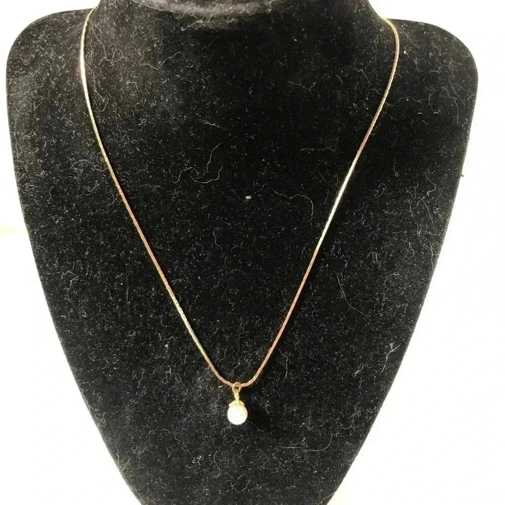 Vtg Goldtone Chain with  Single Pearl Pendant